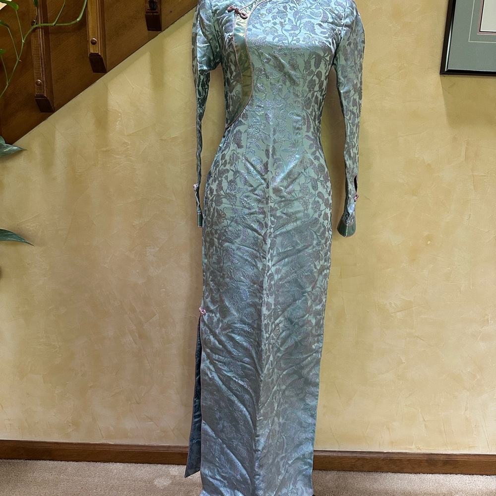 Elegant Long-Sleeve Blue Dress